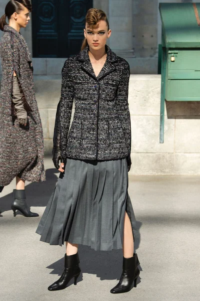 Look 11